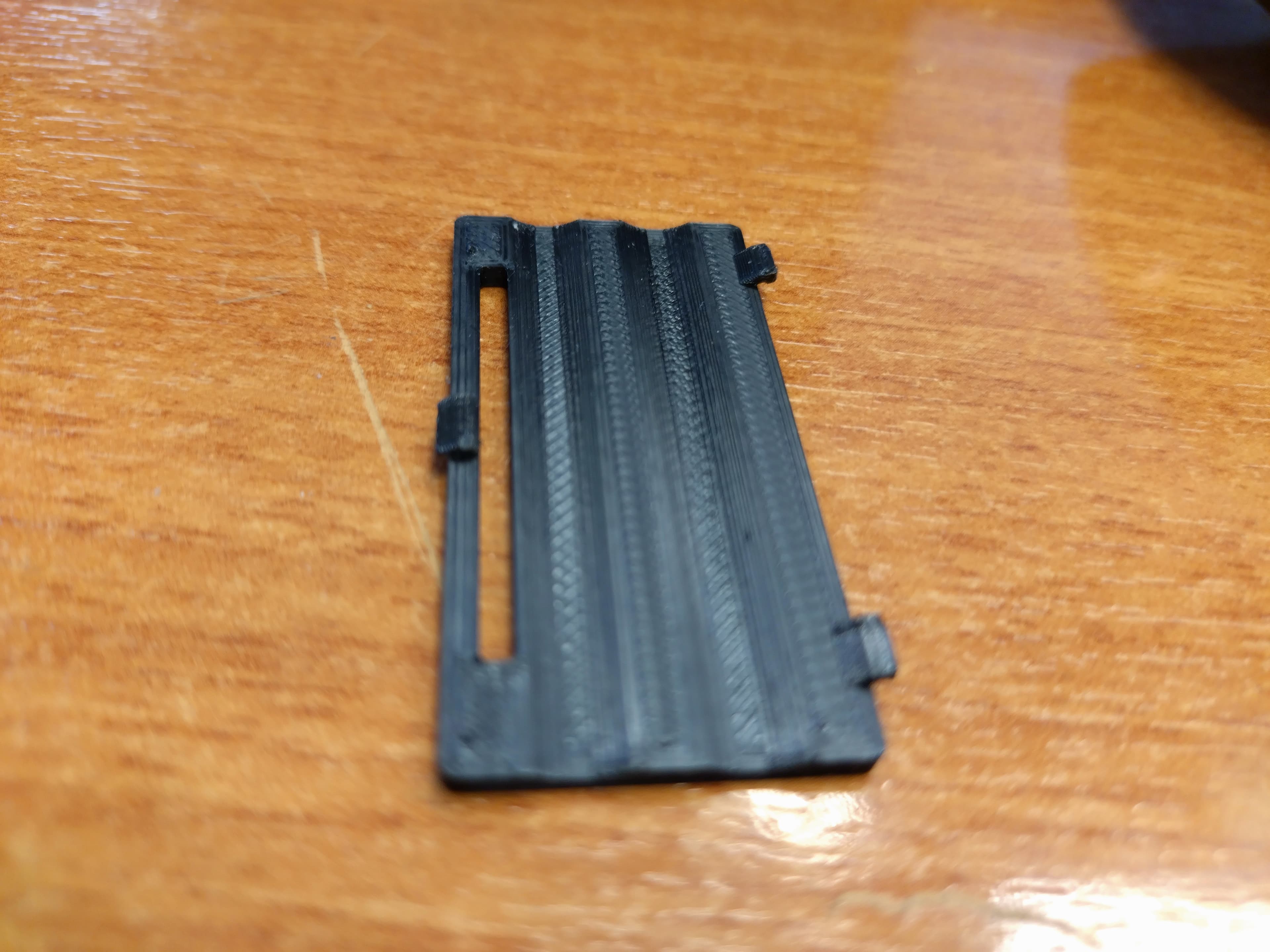 Vertical Mouse Battery Cover — gubi (PRINTABLES)